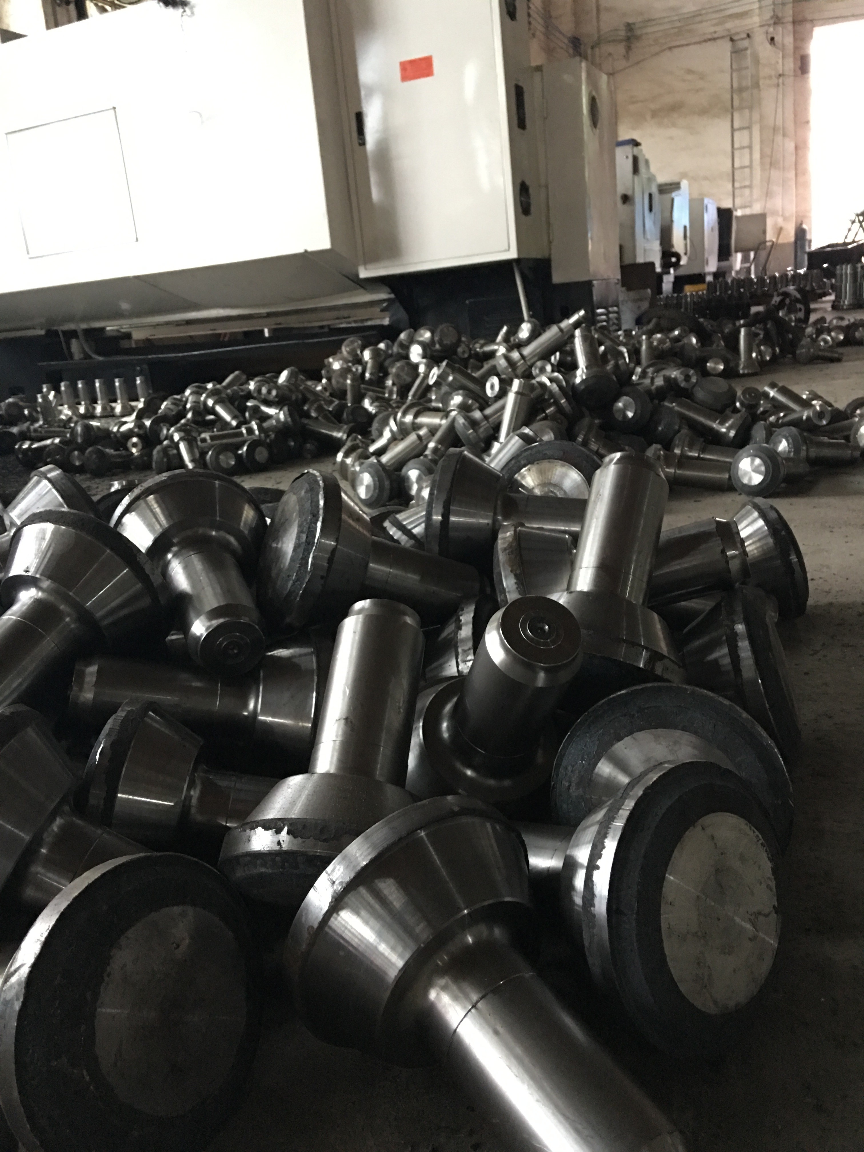 米數(shù)多潛孔鉆頭 提供高中低風壓潛孔鉆頭 潛孔沖擊器 等優(yōu)質(zhì)采掘鉆具