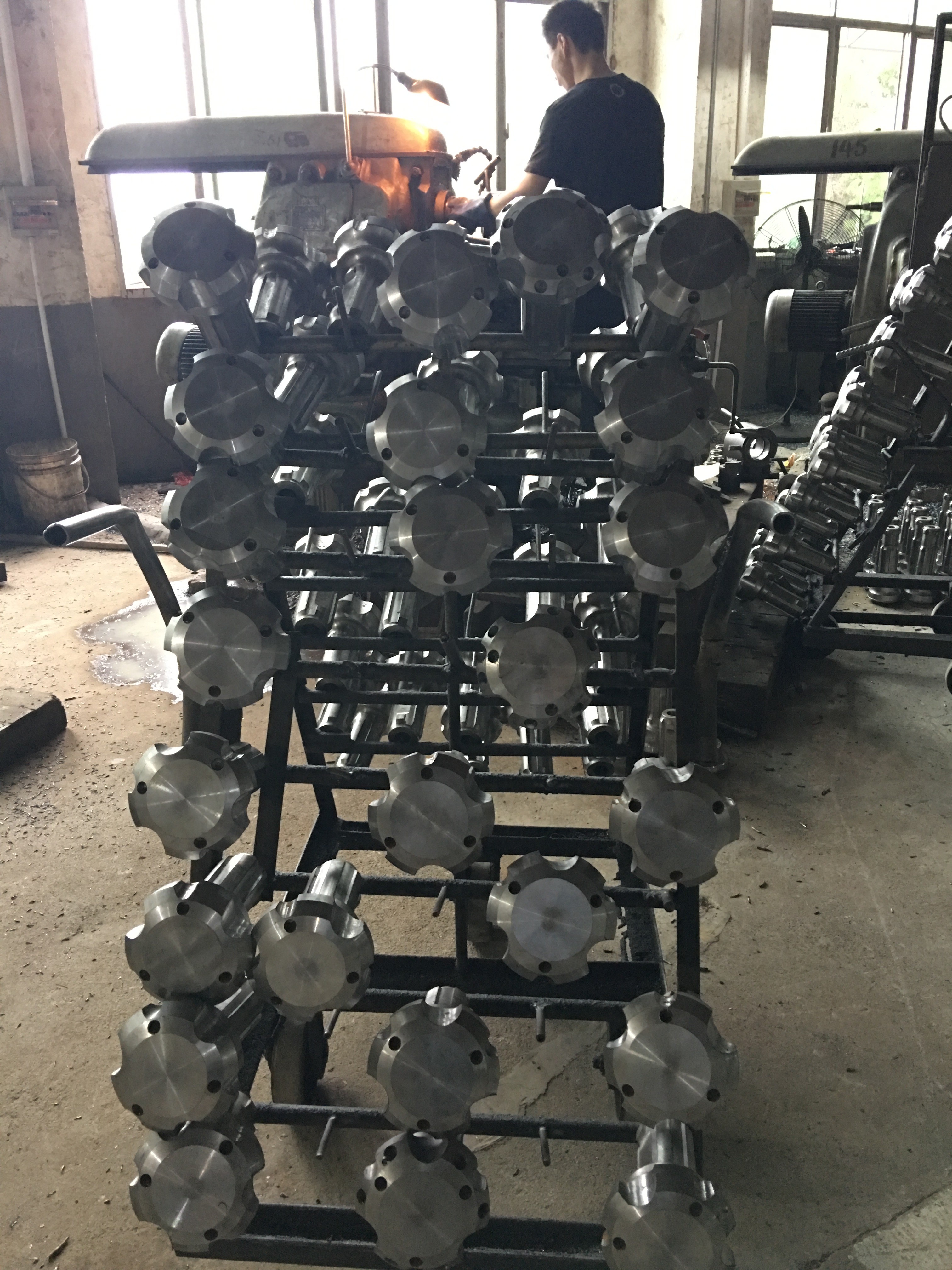 米數(shù)多潛孔鉆頭 提供高中低風壓潛孔鉆頭 潛孔沖擊器 等優(yōu)質(zhì)采掘鉆具